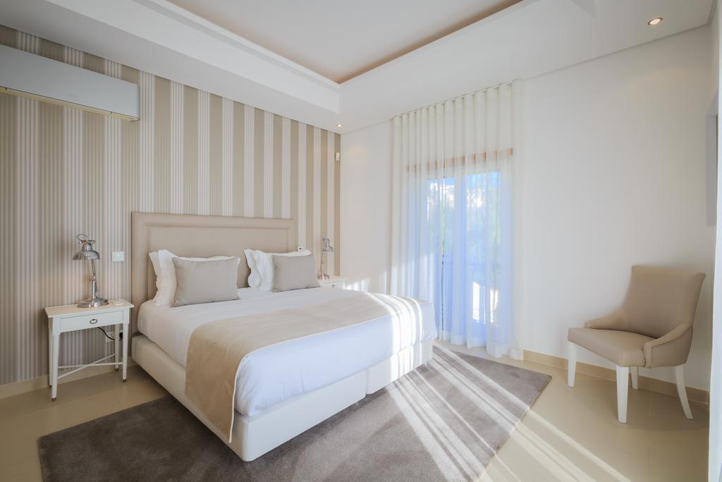 The Crest Hotel Almancil Bilik gambar