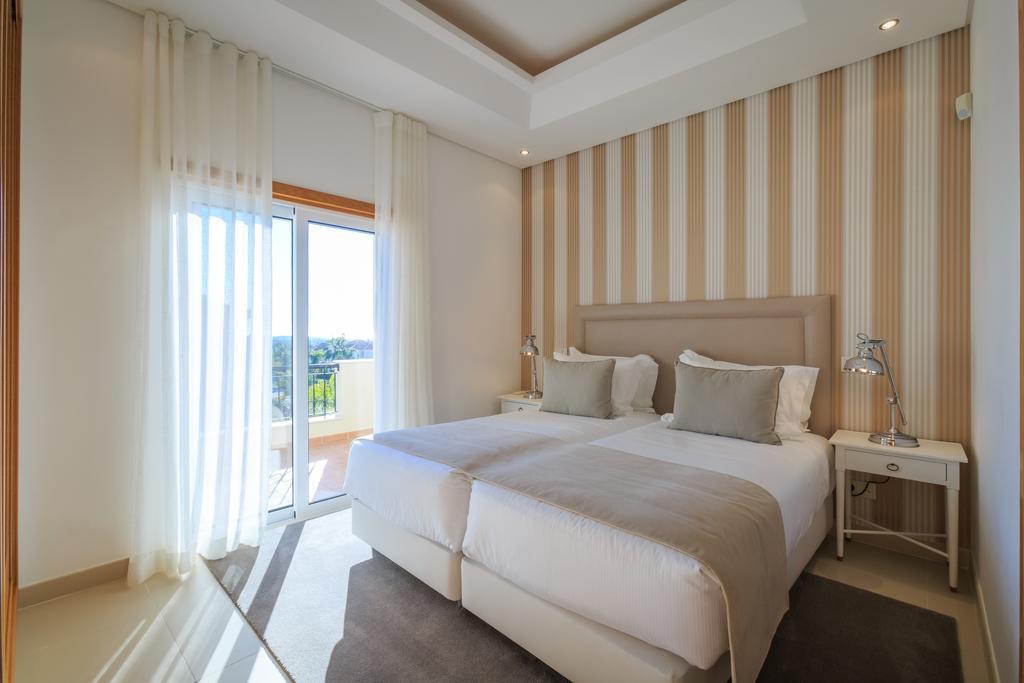 The Crest Hotel Almancil Bilik gambar